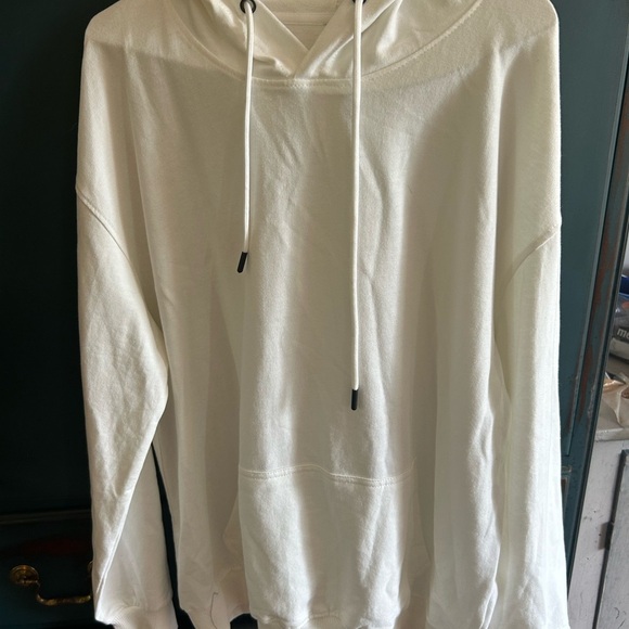 White Casual Sweatshirt with Classic Design - Picture 1 of 2